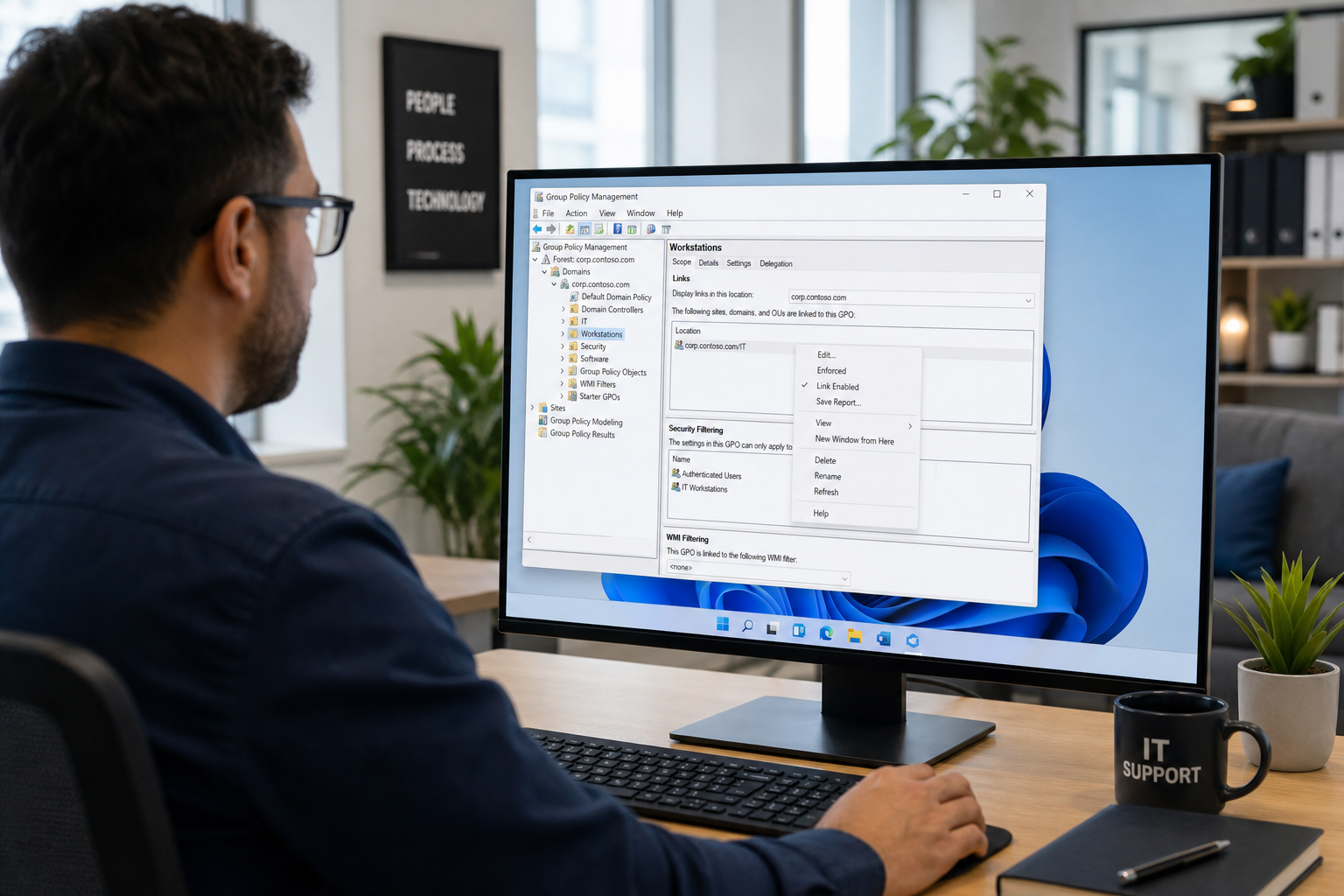 IT admin managing Windows 11 context menu settings via Group Policy console